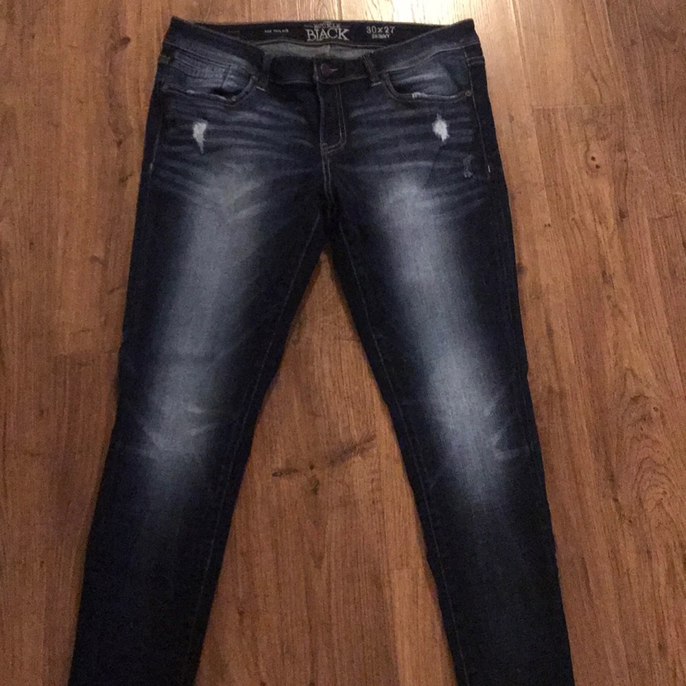 Buckle Black Cropped Jeans, size 30.